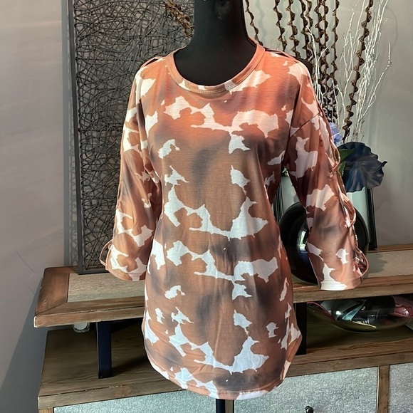 Animal Print Top - Picture 1 of 8